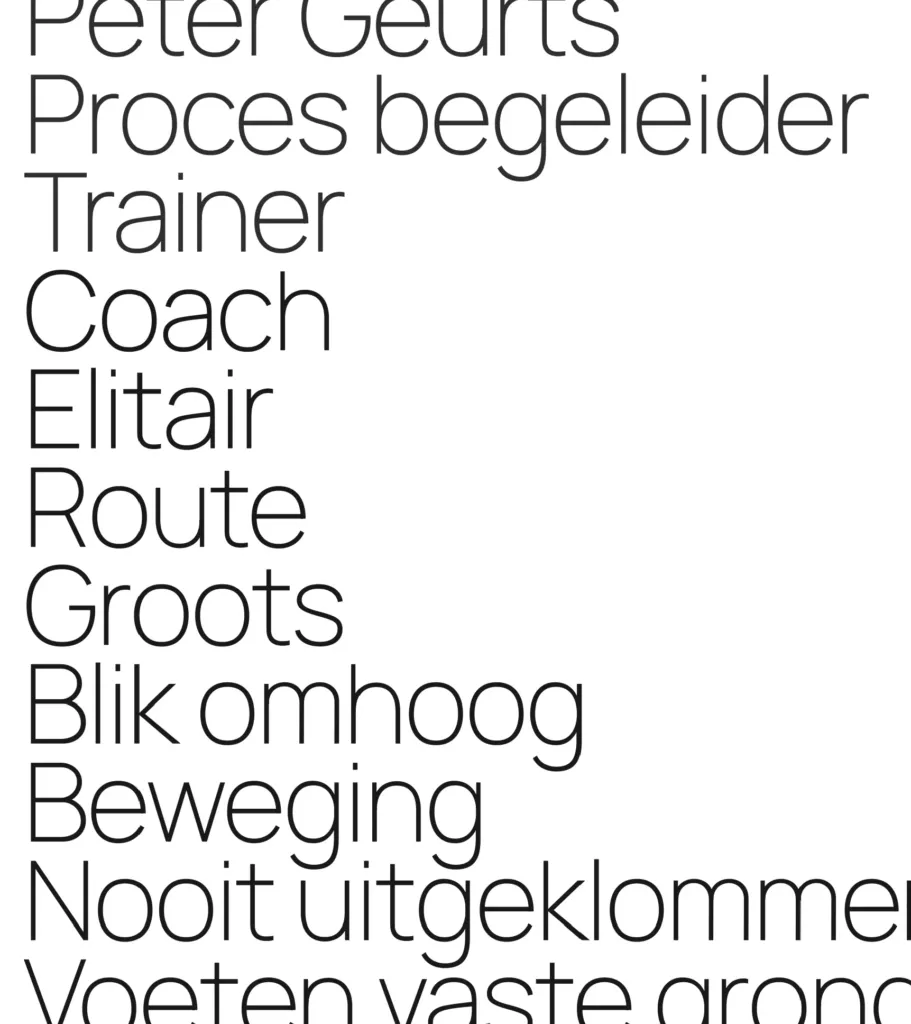 Pagina met grote woorden onder elkaar: Peter Geurts, procesbegeleider, trainer, coach, elitair, route, groots, blik omhoog, beweging, nooit uitgeklommen, voeten vaste grond